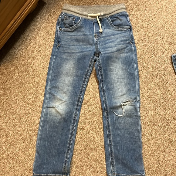 Bundle of 6 pairs of size 5T Cat & Jack pants with holes! - Picture 2 of 8